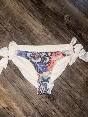 Maaji White Tie-Side Bikini Bottom with Floral reversible- small